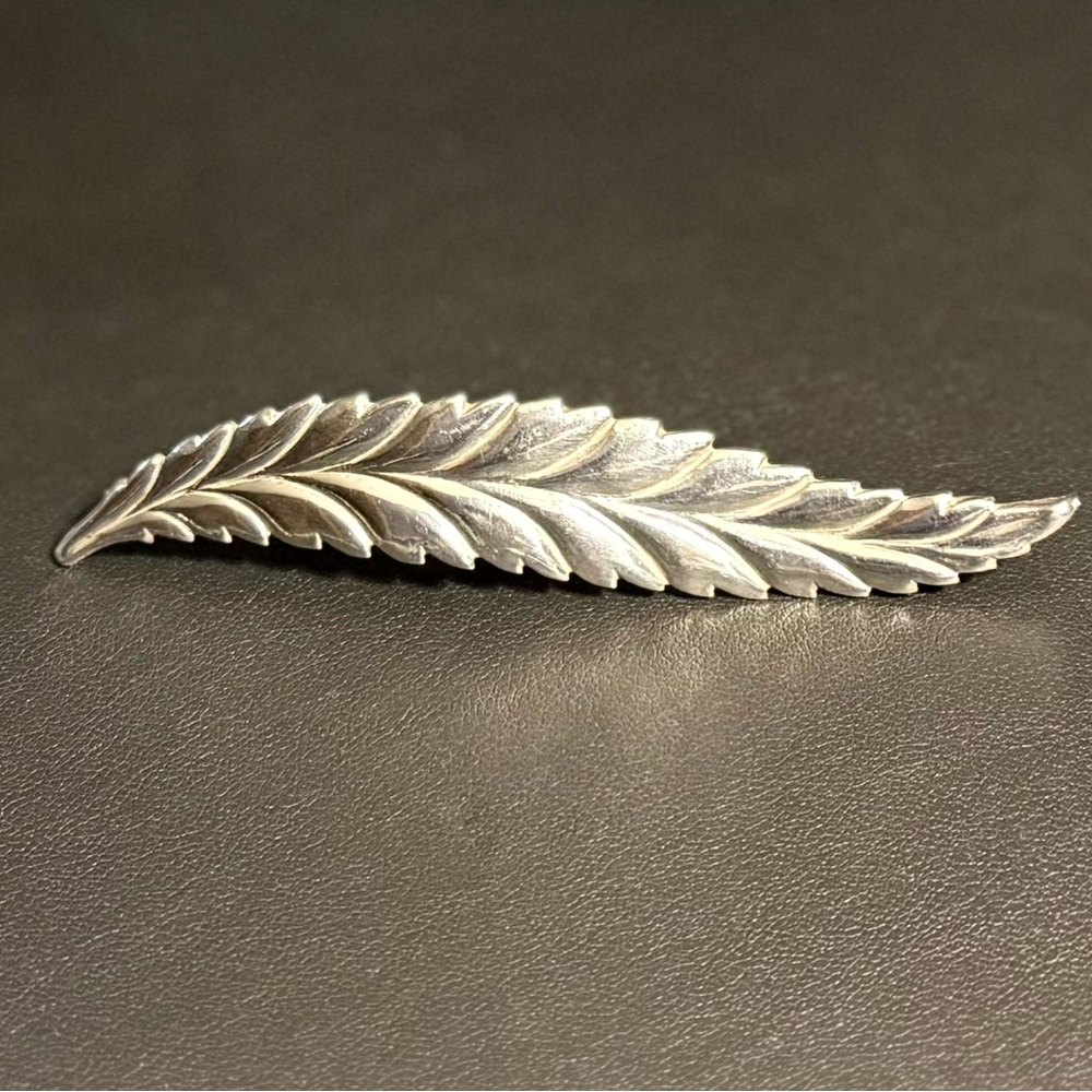 Large vtg Silver Fern Brooch